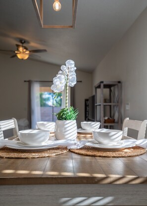 Dining - Wonderful Vacation Home - Trails, Golf & Dining (Marana)