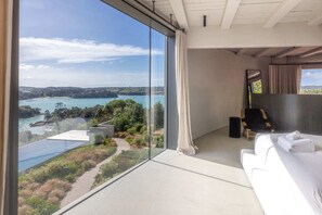 7 bedrooms, desk, iron/ironing board, WiFi - The Residence at Te Whau at Stay Waiheke (Waiheke Island)