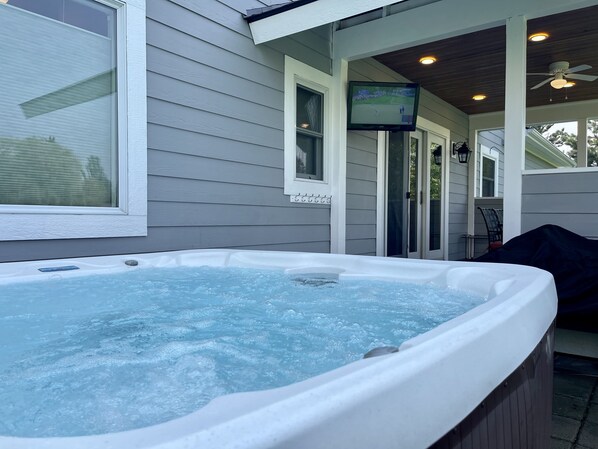 Outdoor spa tub