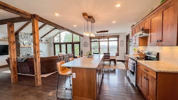 KĂŒhlschrank, Mikrowelle, Ofen, Herdplatte