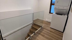 Interior - Le Eleven 55 Billard 5 Lits (Trois-Rivières)