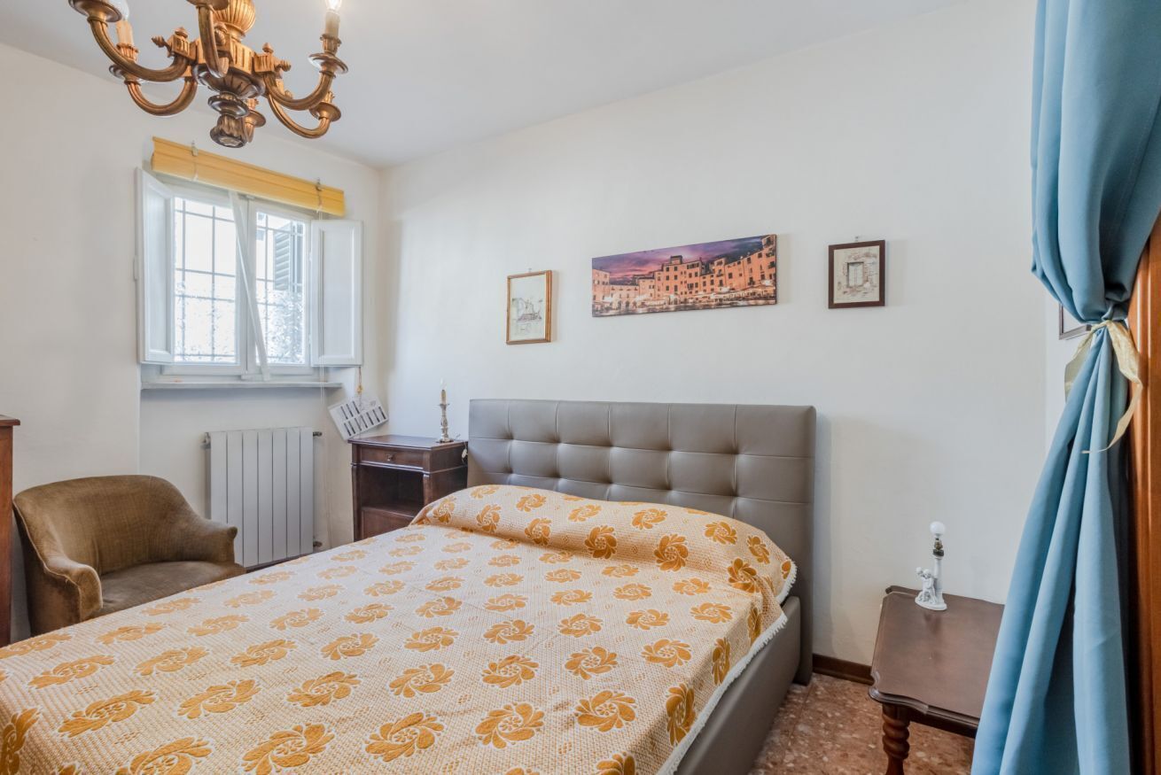 2 bedrooms, desk, iron/ironing board, Internet
