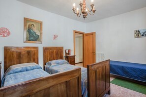 2 chambres, bureau, fer et planche à repasser, accès Internet