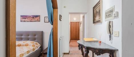 2 chambres, bureau, fer et planche à repasser, accès Internet
