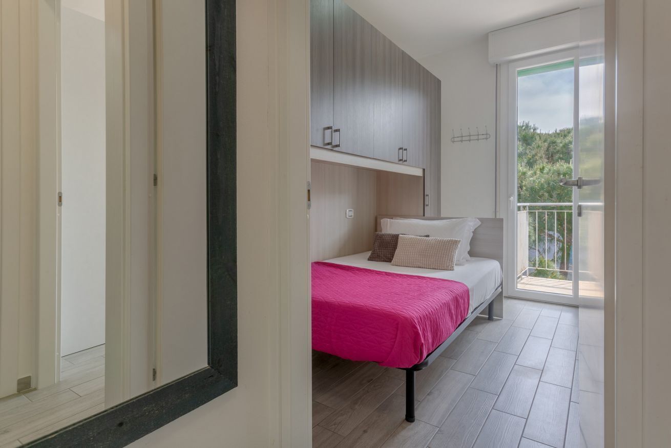 2 bedrooms, iron/ironing board, WiFi