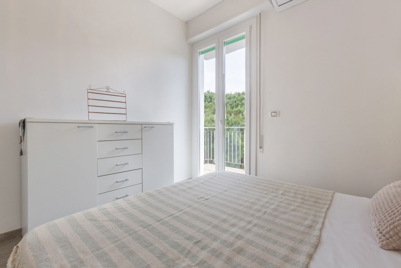2 bedrooms, iron/ironing board, WiFi