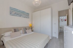 2 bedrooms, iron/ironing board, WiFi