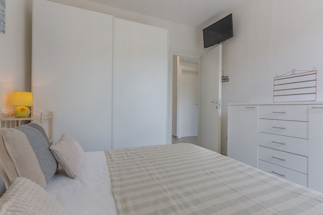 2 bedrooms, iron/ironing board, WiFi
