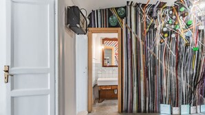 Unclassified image, 4 of 25, button - Roomy apartment of about 110 sqm, with characteristic finishes, able to accommodate up to 10 people, located on the third floor of a renovated building (NO lift). The property is located in the center of Palermo, in a Restricted-Traffic Area, a short dis (Palermo)