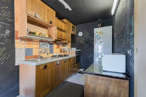 Micro-ondes, four, plaque de cuisson