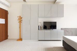 1 bedroom, WiFi - GuestHost - Renovated studio apartment with all amenities! (Milano)