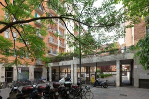 Exterior - GuestHost - Renovated studio apartment with all amenities! (Milano)