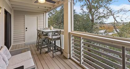 2 BR/2BA w/Stunning Marsh Views! Amenity access included!