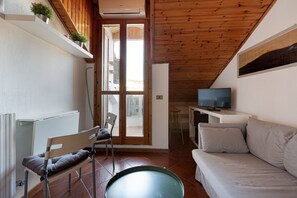 Living area - Apartment 300m from Dateo! Brand new M4 Linate (Milano)