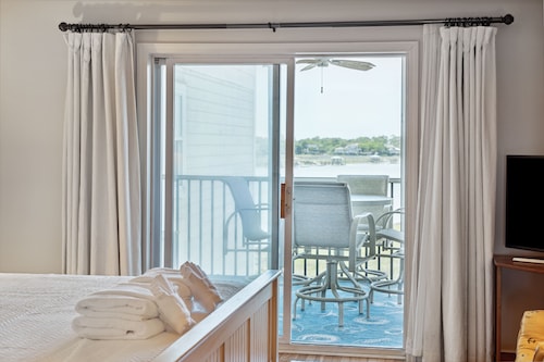 River Views, Community Pool & Dock, Screen Porch, Indoor & Outdoor Dining