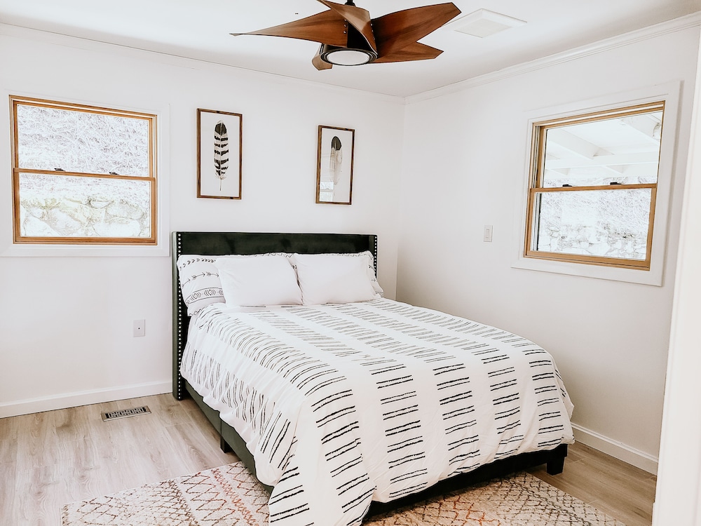 Mountain View Hot Tub Pool Arcade Firepit Ample Parking