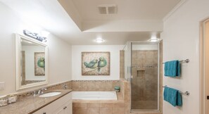 Baignoire, séchoir à cheveux, serviettes fournies
