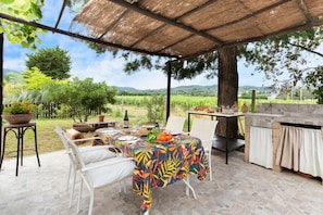 Outdoor dining