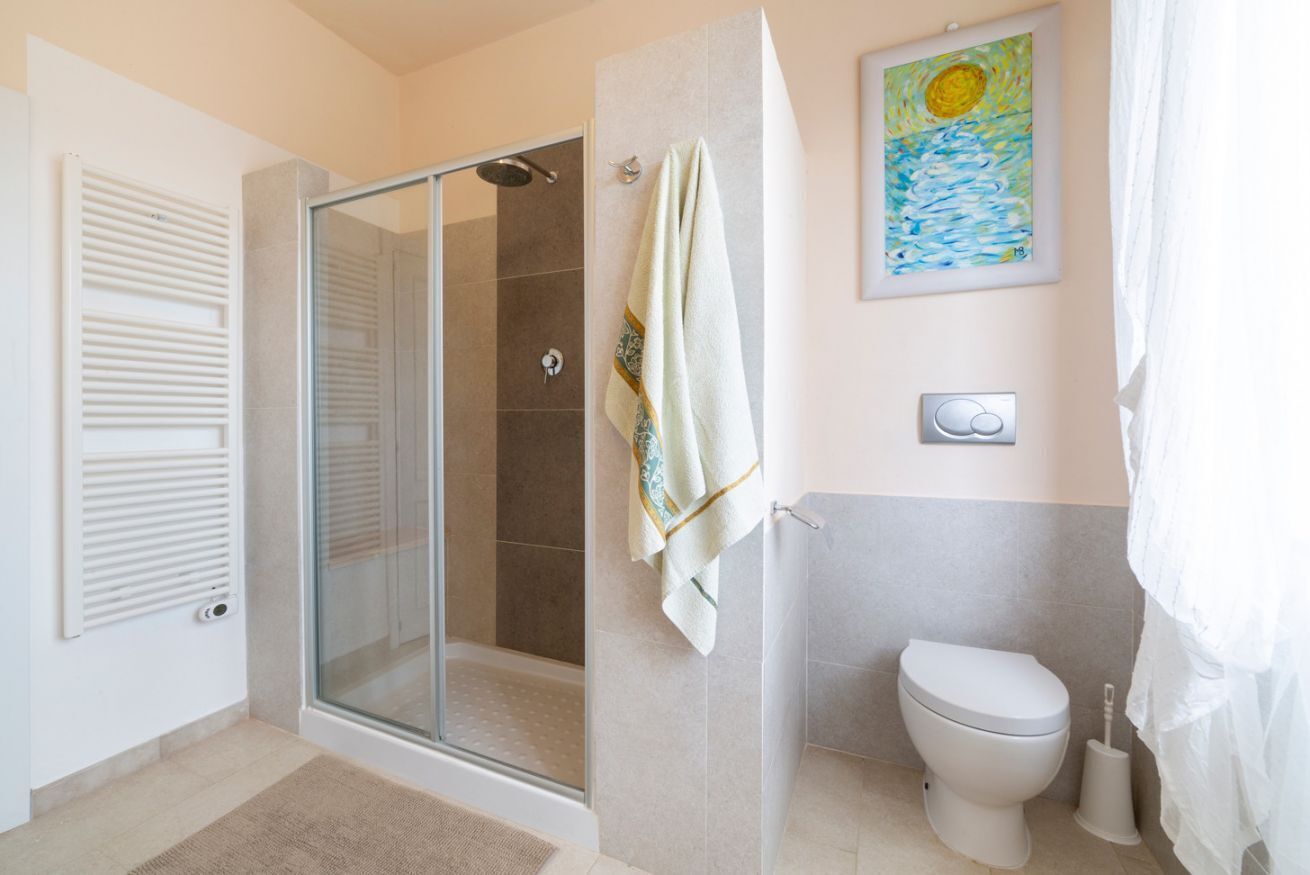 Dusche, Haartrockner, Bidet, Handtücher