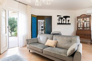 TV - Lumiere House. Sleeps 6 between the sea, the spa and the Tuscan countryside. (Lumiere)