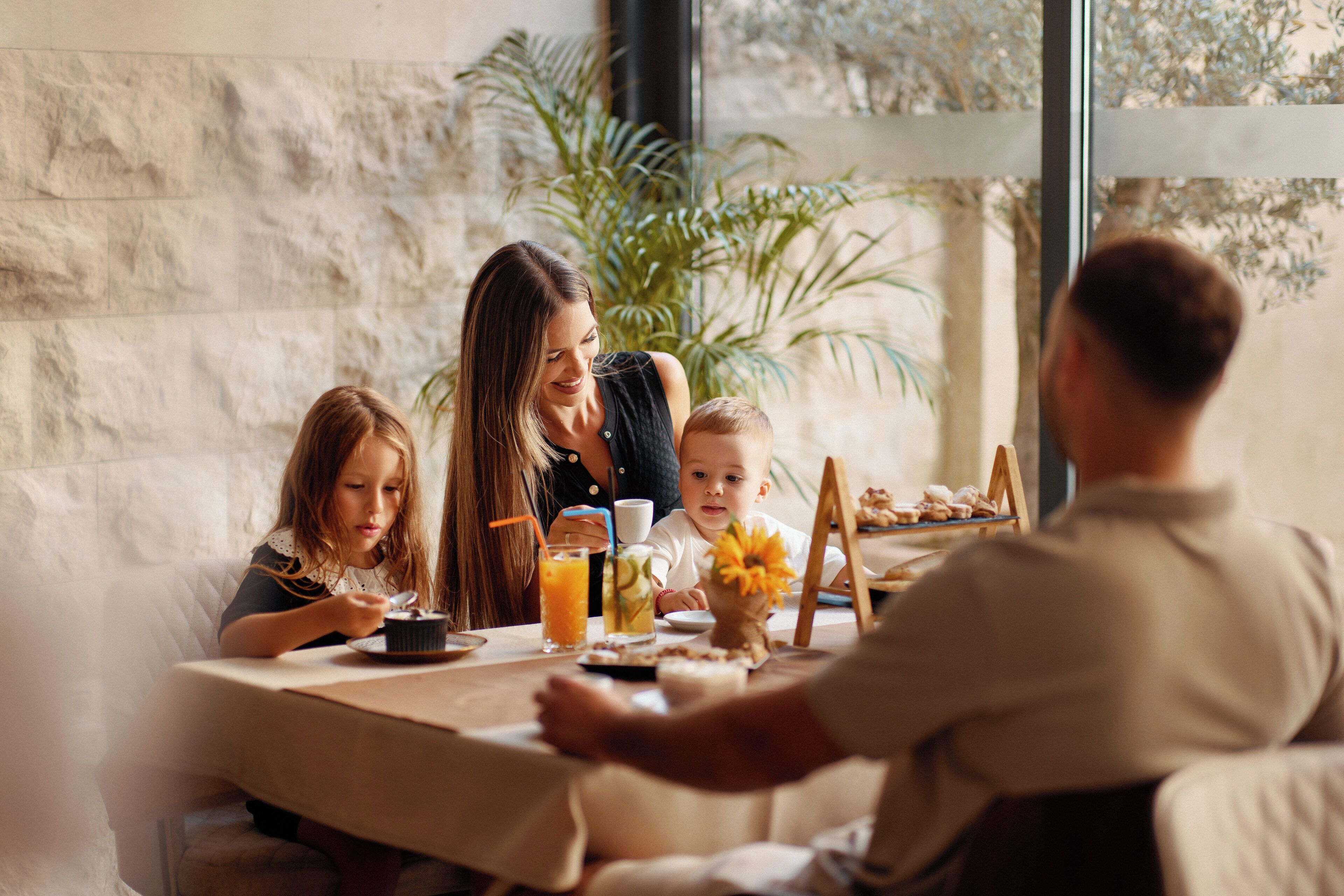包含每日自助早餐