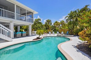 A heated pool - Thrill of the Chase: Canal, Dock, Pool, Spa (Anna Maria)