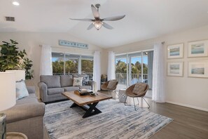 Smart TV, ping pong - Thrill of the Chase: Canal, Dock, Pool, Spa (Anna Maria)