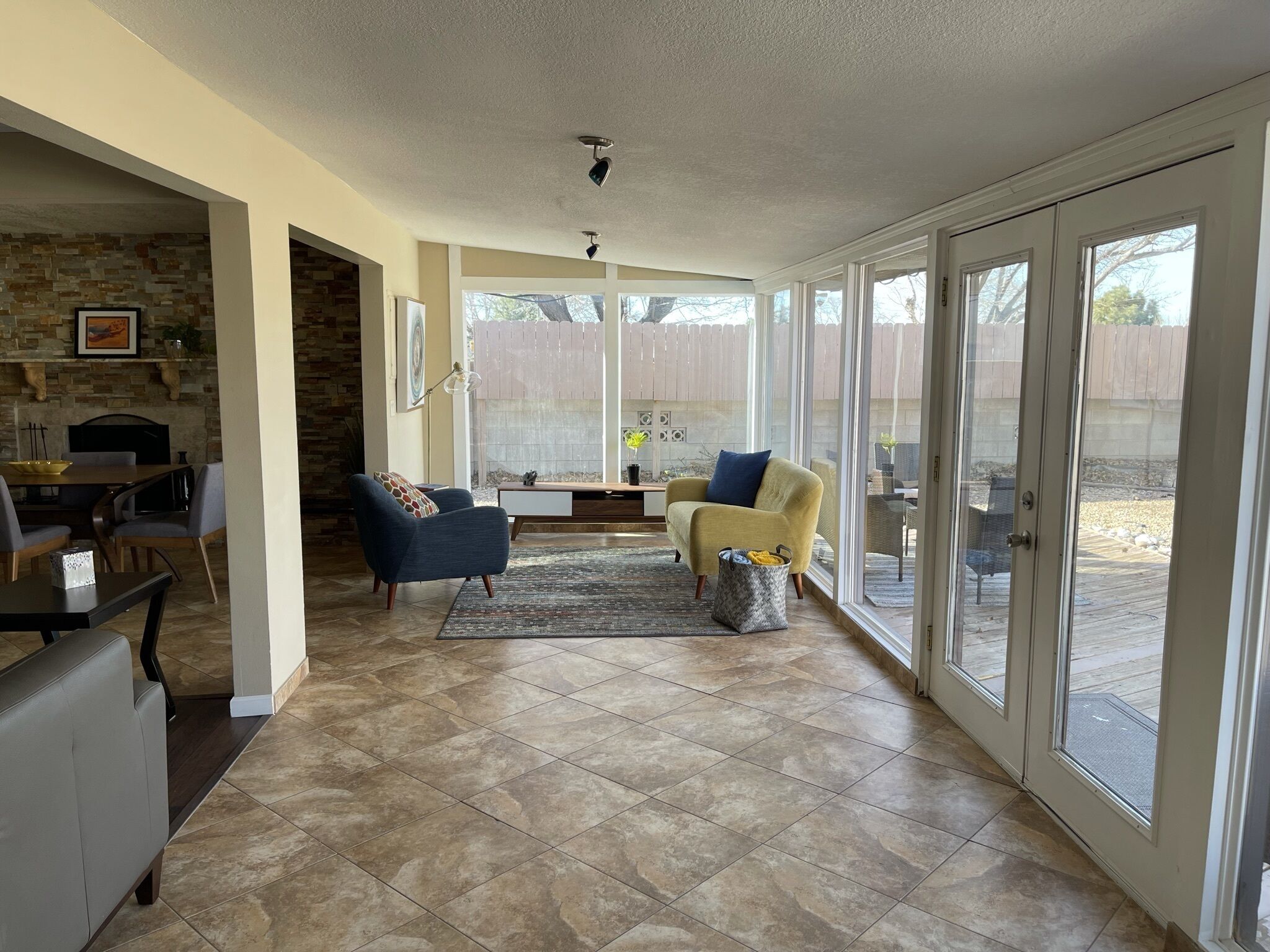 Smart TV, fireplace, DVD player, books