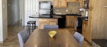 Spacious 4 Bedrooms, 3 full Bathrooms and close to Everything ABQ