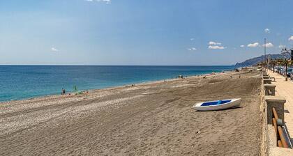 Morgana House-Beachfront