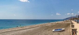 Morgana House-Beachfront