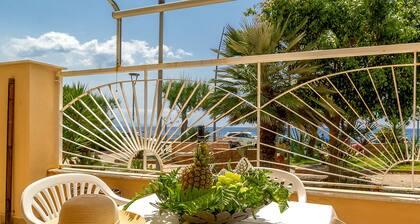 Morgana House-Beachfront