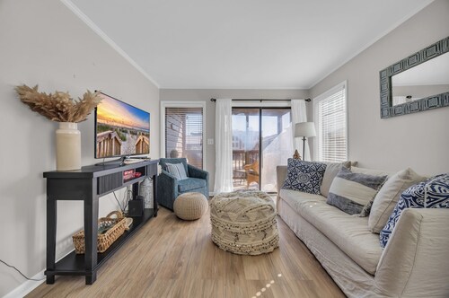 3BD Corner Unit-Pool w Beach Access-Main Street