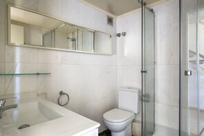 Hårføner og håndklær