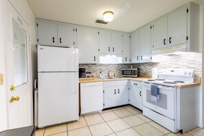 Mikrowelle, Ofen, Herdplatte, Geschirrspüler