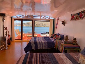 Hypo-allergenic bedding, desk, free WiFi, bed sheets - Uros TITIKAKA the Best lodge (Puno)