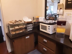 Dining - Enjoy Your Stay at Knights Inn Ashland! Pool, Picnic Area, Parking, WiFi (Ashland)