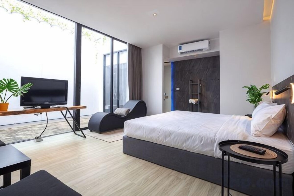 Iron/ironing board (on request), free WiFi, bed sheets