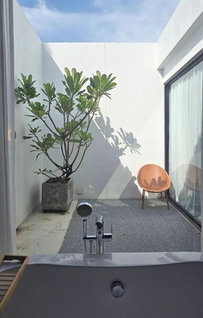 Design Double Room | Terrace/patio - Innlux Phuket (Ratsada)