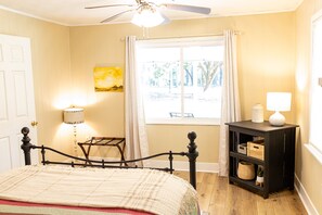 3 bedrooms, iron/ironing board, free WiFi, bed sheets - Quiet and Relaxing Neighborhood Great Location for Fun at Guntersville Lake (Guntersville)