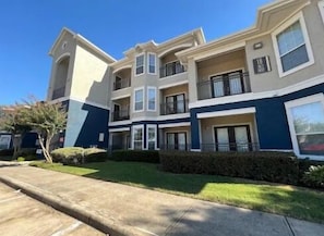 Exterior - Beautiful spacious apartment ! (Webster)