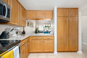 Fridge, microwave, oven, coffee/tea maker