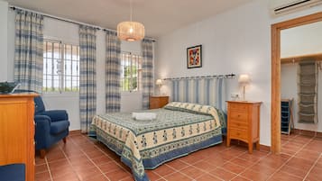 3 bedrooms, iron/ironing board, free WiFi, bed sheets