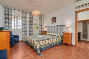 3 chambres, fer et planche à repasser, Wi-Fi gratuit, draps fournis