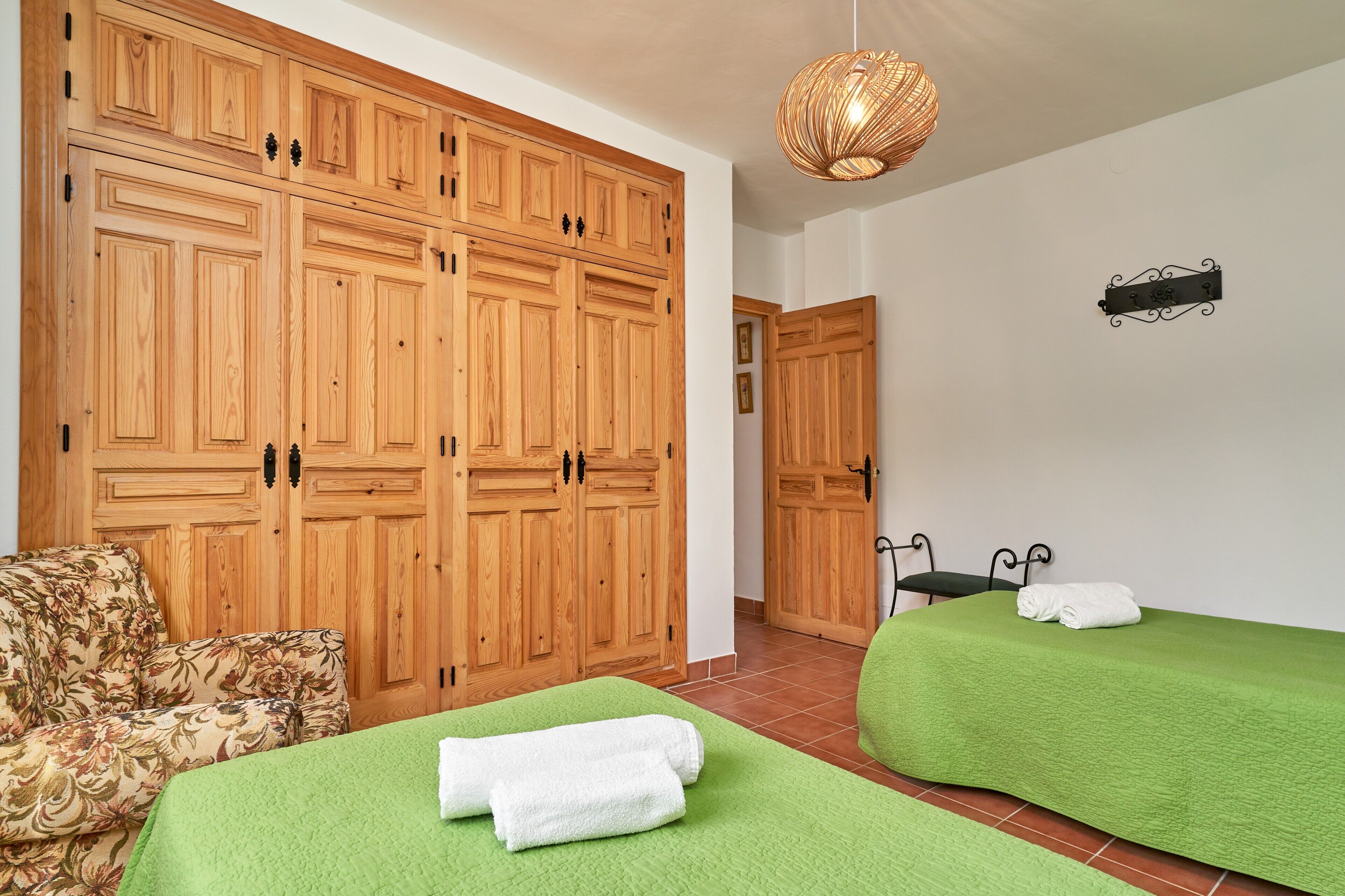 3 habitaciones, tabla de planchar con plancha y wifi gratis 