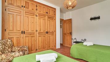 3 habitaciones, tabla de planchar con plancha y wifi gratis