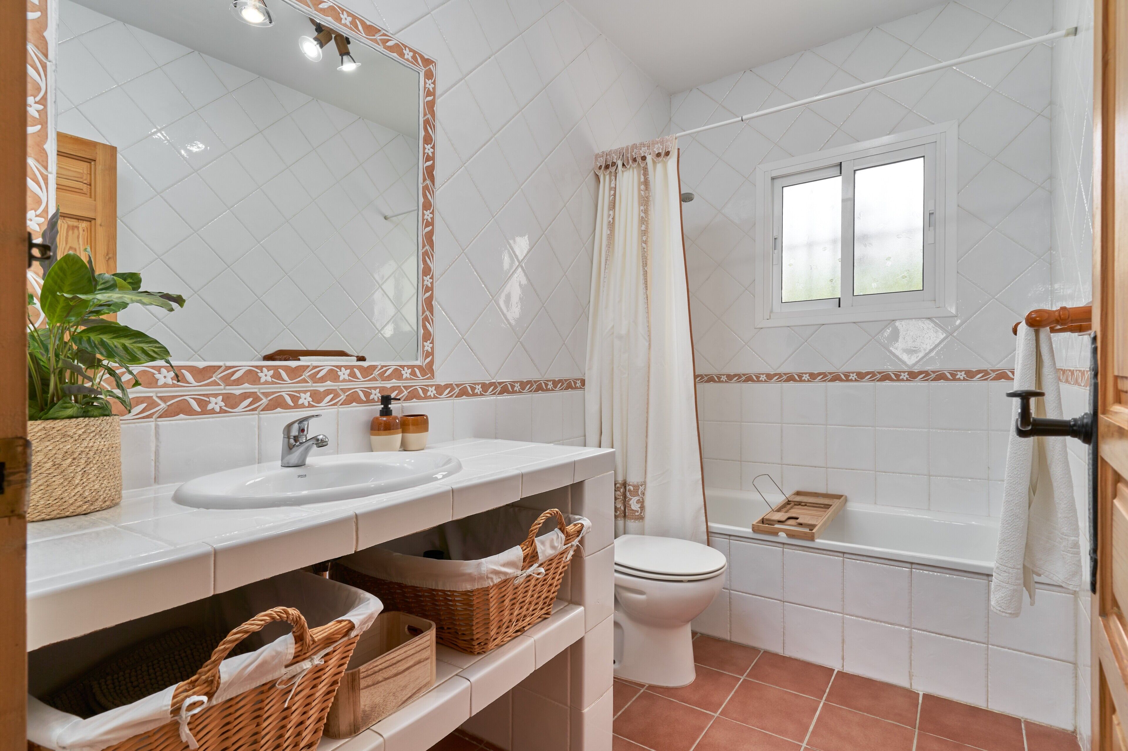 Badewanne, Haartrockner, Handtücher