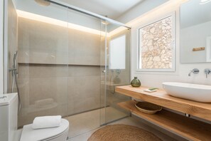 Shower, hair dryer, towels - Villa 'Atalis' with Sea View, Wi-Fi and Air Conditioning (MENORCA)