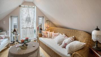 Een televisie en een stereo