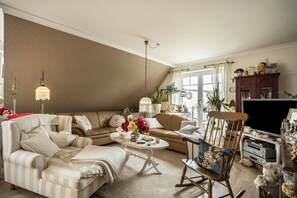 TV, stereo - Apartment 'Die Kleine Oase 3 Im Wohnhaus' (Stuhr)